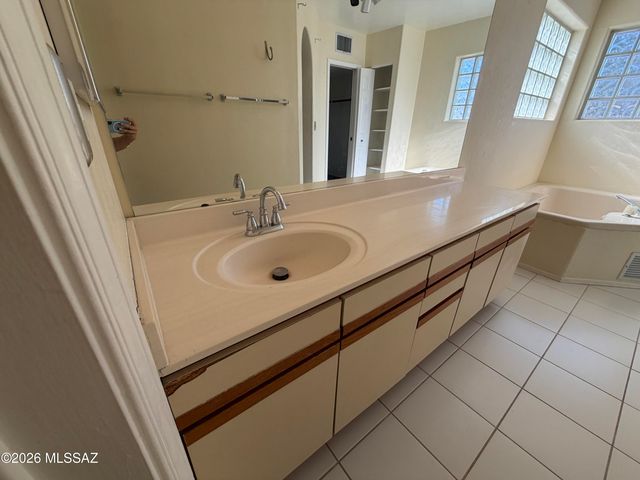 3777 N Camino Leamaria, Tucson, AZ 85716