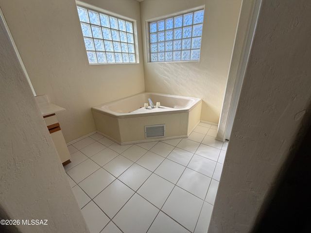 3777 N Camino Leamaria, Tucson, AZ 85716