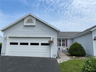 401 Clouds View Circle, Camillus, NY 13031