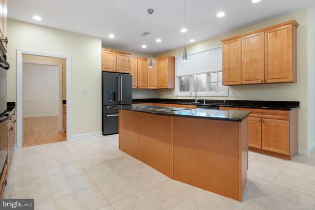 3 MANCHUR CT, Flemington, NJ 08822