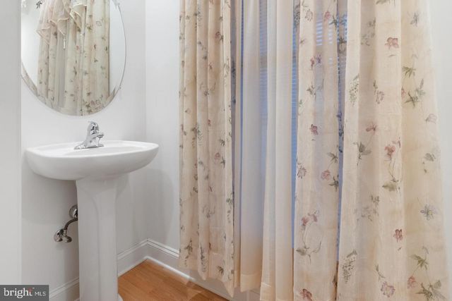 3 MANCHUR CT, Flemington, NJ 08822