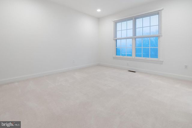3 MANCHUR CT, Flemington, NJ 08822