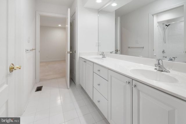 3 MANCHUR CT, Flemington, NJ 08822