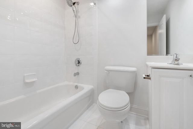 3 MANCHUR CT, Flemington, NJ 08822