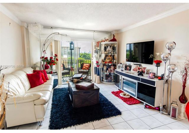 4717 NW 7th St 609-10, Miami, FL 33126
