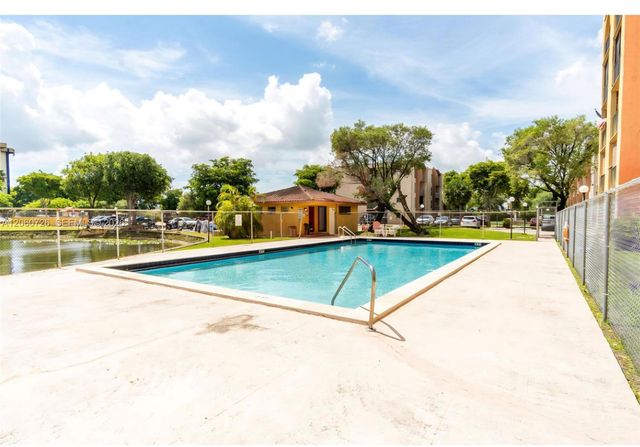 4717 NW 7th St 609-10, Miami, FL 33126