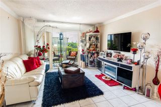 4717 NW 7th St 609-10, Miami, FL 33126