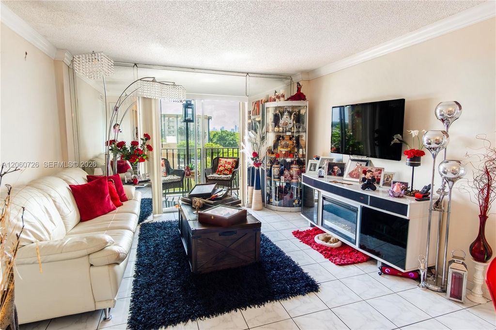 4717 NW 7th St 609-10, Miami, FL 33126