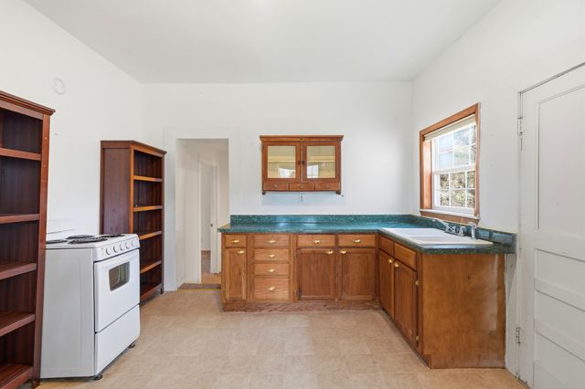 502 Myrtle Street, Crane, MO 65633