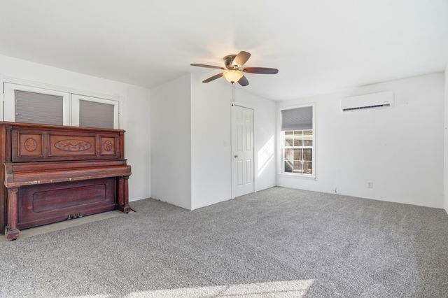 502 Myrtle Street, Crane, MO 65633