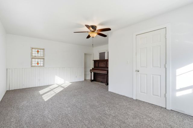 502 Myrtle Street, Crane, MO 65633