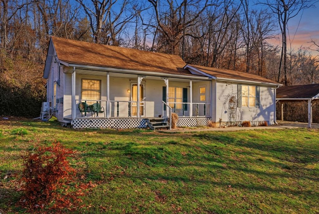 502 Myrtle Street, Crane, MO 65633