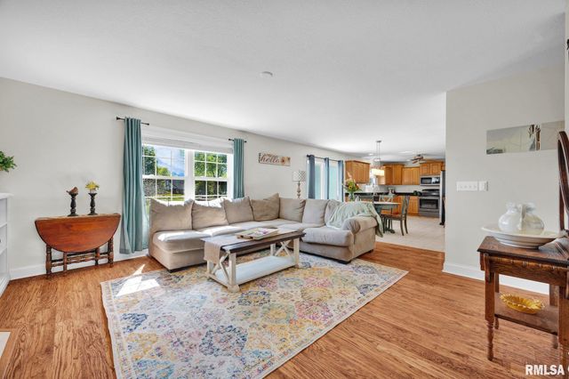 910 N WASHINGTON Drive, Metamora, IL 61548