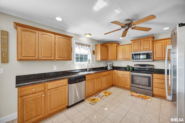910 N WASHINGTON Drive, Metamora, IL 61548