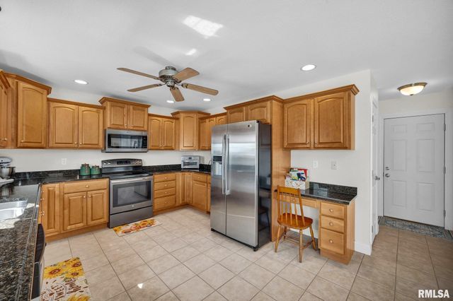 910 N WASHINGTON Drive, Metamora, IL 61548