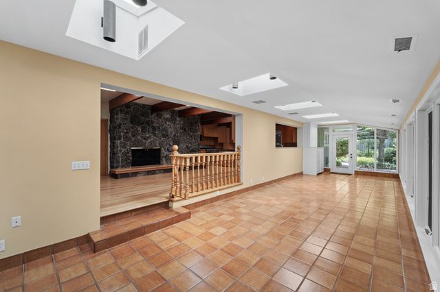 2185 E APPLEWOOD AVE, Holladay, UT 84121