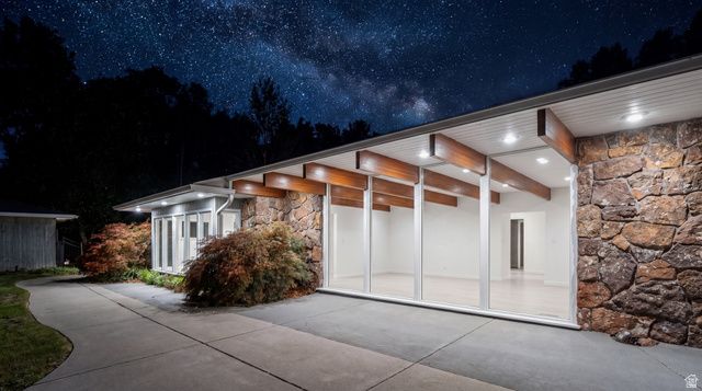 2185 E APPLEWOOD AVE, Holladay, UT 84121