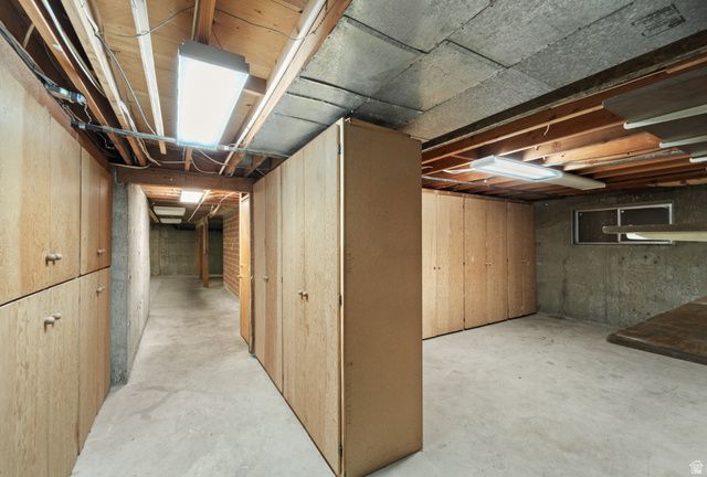 2185 E APPLEWOOD AVE, Holladay, UT 84121