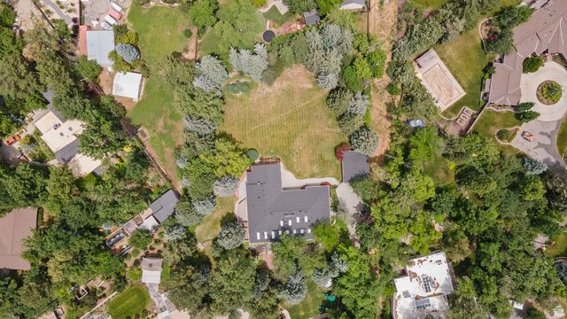 2185 E APPLEWOOD AVE, Holladay, UT 84121