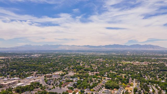 2185 E APPLEWOOD AVE, Holladay, UT 84121