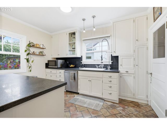 2625 Ne 28TH Ave, Portland, OR 97212