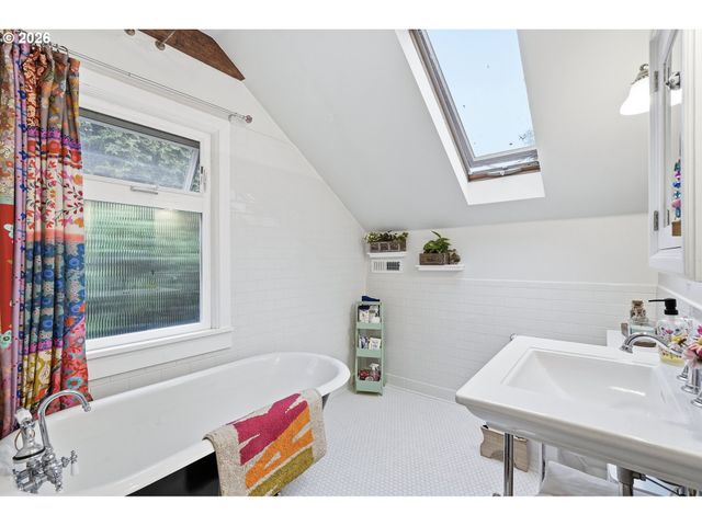 2625 Ne 28TH Ave, Portland, OR 97212