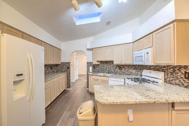 6601 Silkwood Avenue NW, Albuquerque, NM 87121