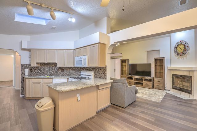 6601 Silkwood Avenue NW, Albuquerque, NM 87121