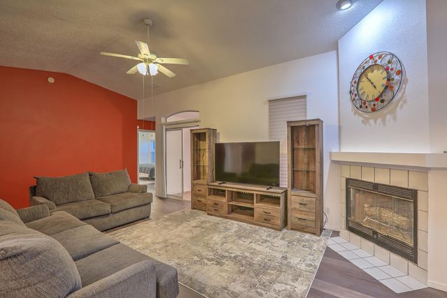 6601 Silkwood Avenue NW, Albuquerque, NM 87121