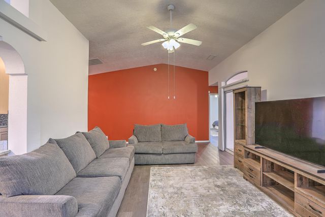 6601 Silkwood Avenue NW, Albuquerque, NM 87121