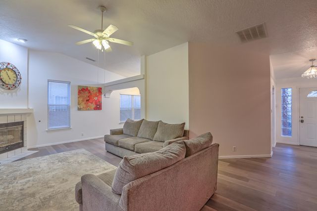 6601 Silkwood Avenue NW, Albuquerque, NM 87121