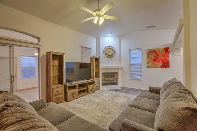 6601 Silkwood Avenue NW, Albuquerque, NM 87121