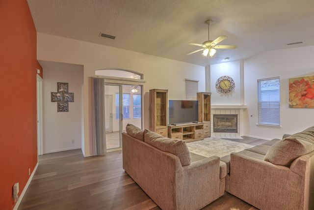 6601 Silkwood Avenue NW, Albuquerque, NM 87121