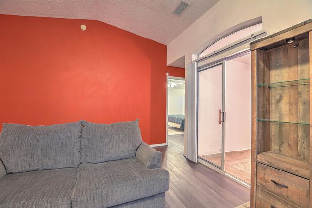 6601 Silkwood Avenue NW, Albuquerque, NM 87121