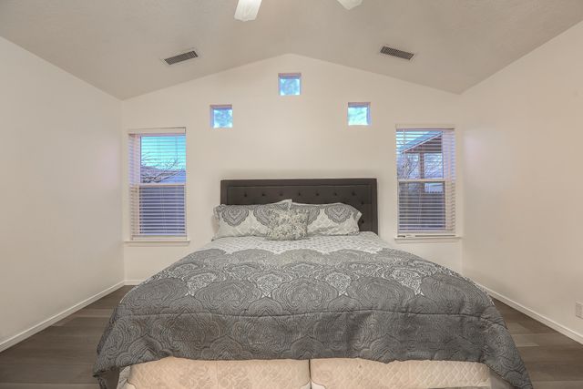 6601 Silkwood Avenue NW, Albuquerque, NM 87121