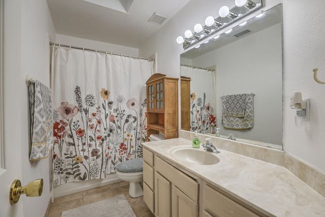 6601 Silkwood Avenue NW, Albuquerque, NM 87121