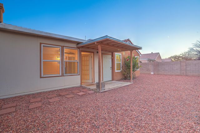 6601 Silkwood Avenue NW, Albuquerque, NM 87121