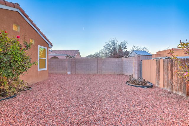 6601 Silkwood Avenue NW, Albuquerque, NM 87121