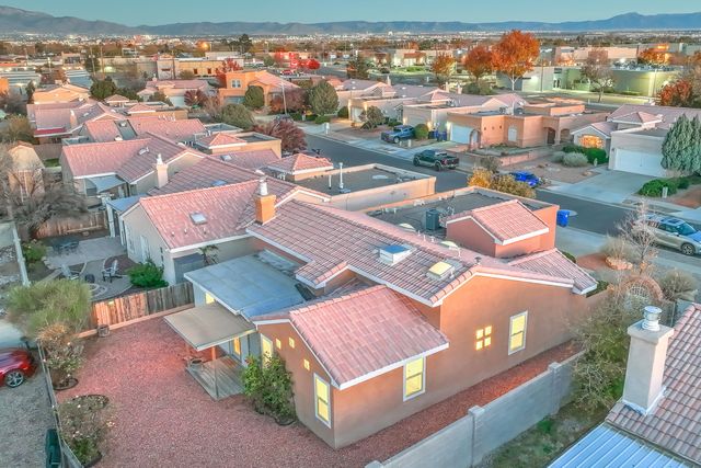 6601 Silkwood Avenue NW, Albuquerque, NM 87121