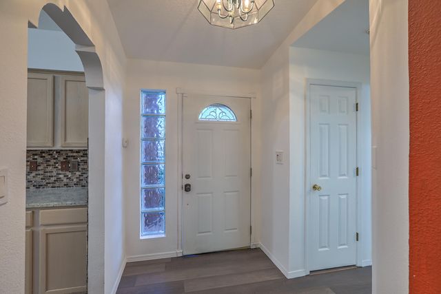 6601 Silkwood Avenue NW, Albuquerque, NM 87121