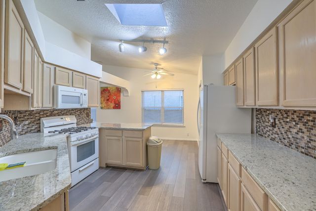 6601 Silkwood Avenue NW, Albuquerque, NM 87121