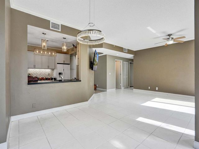 7546 La Paz Boulevard 108, Boca Raton, FL 33433
