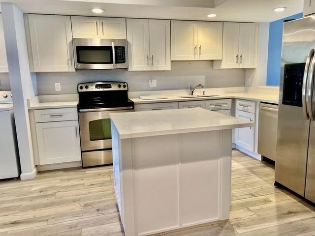 1030 Us Highway 1 Apt 302, North Palm Beach, FL 33408