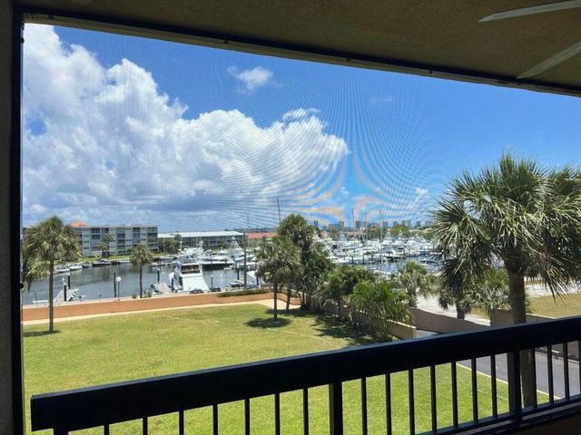 1030 Us Highway 1 Apt 302, North Palm Beach, FL 33408