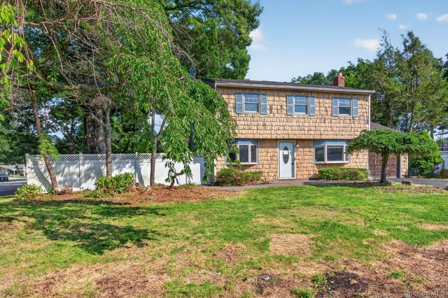 20 Revere Circle, Port Jefferson, NY 11776