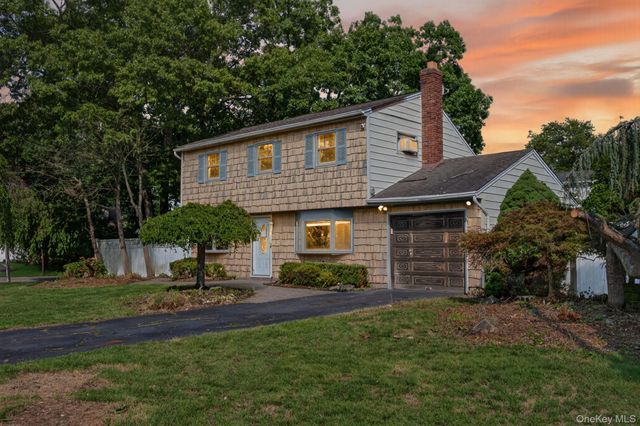 20 Revere Circle, Port Jefferson, NY 11776