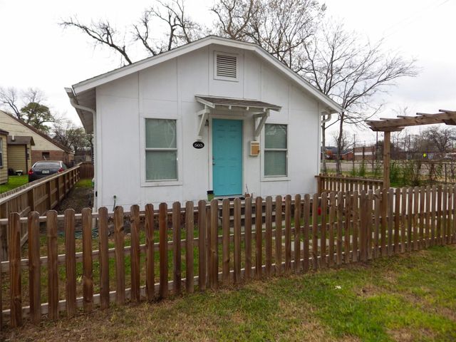 505 E 32 Street, Houston, TX 77018