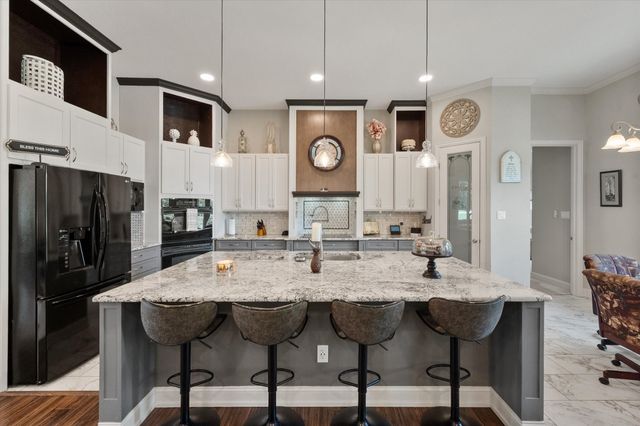 930 Waters Edge Drive, Corsicana, TX 75109