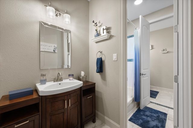 930 Waters Edge Drive, Corsicana, TX 75109