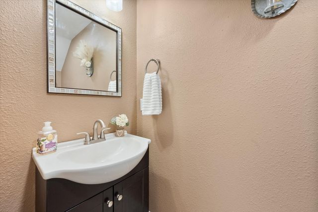 930 Waters Edge Drive, Corsicana, TX 75109